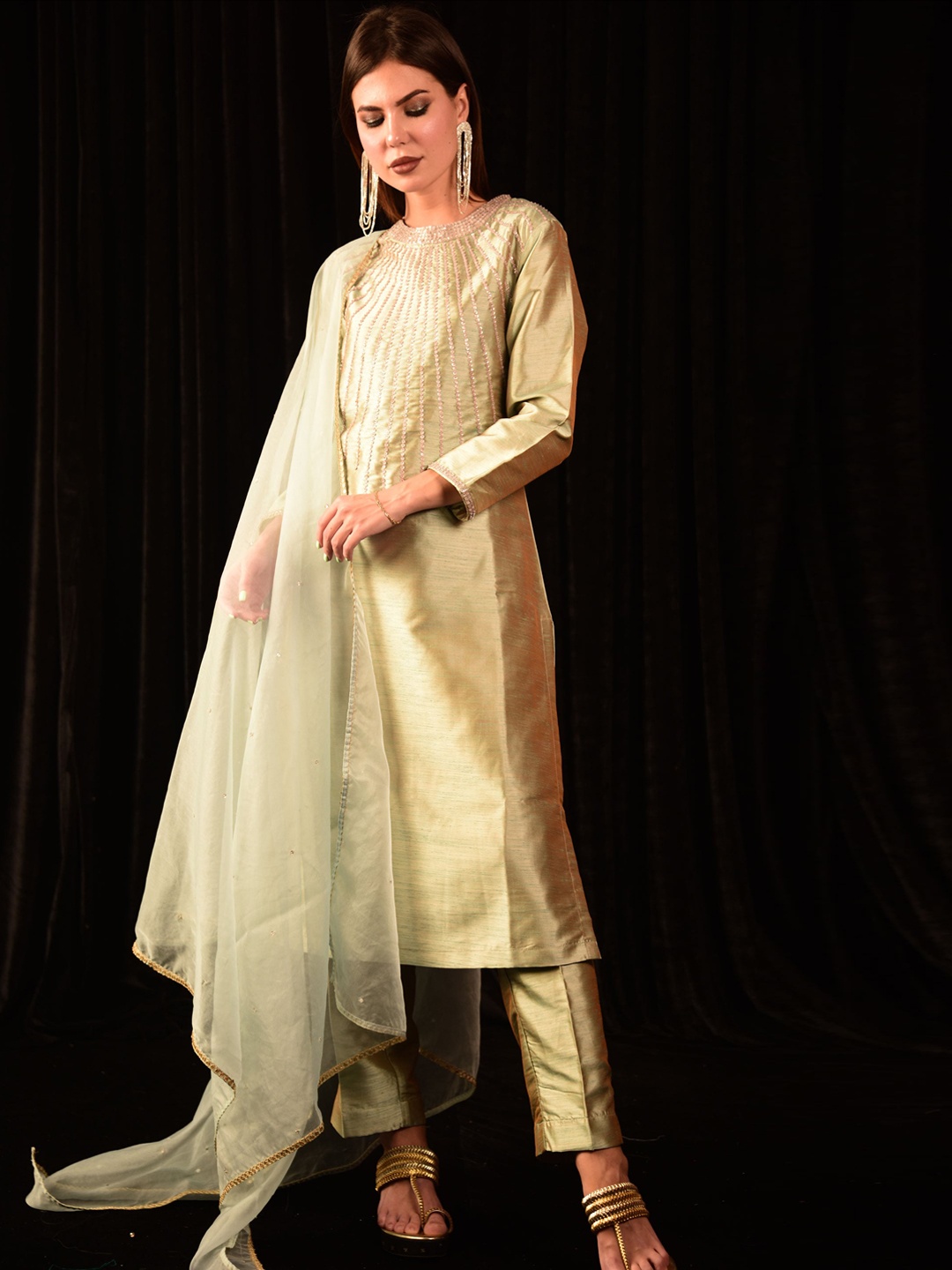 

Laalzari Women Ethnic Motifs Regular Beads and Stones Kurta with Trousers & With Dupatta, Green