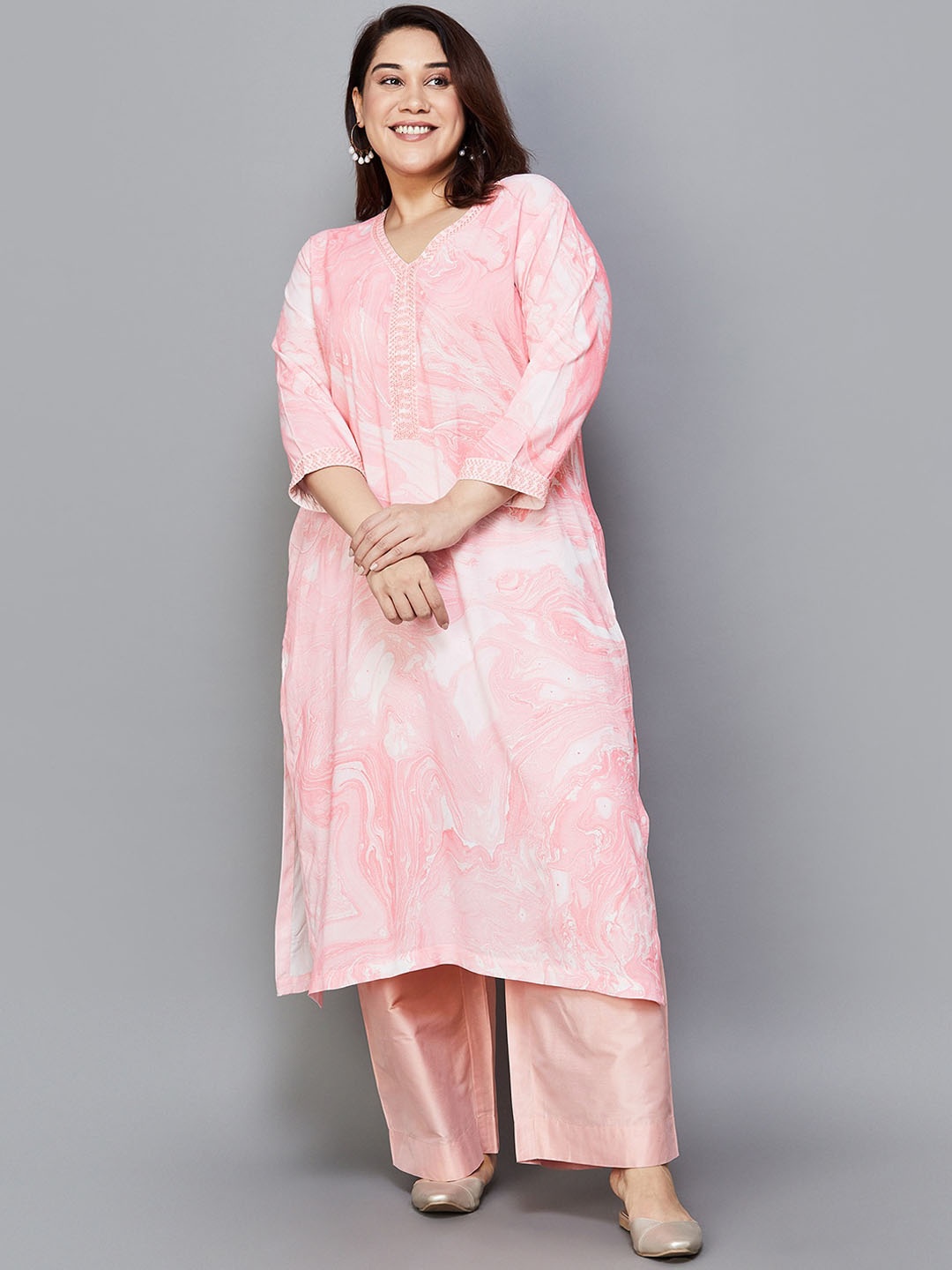 

Moiree by Lifestyle Women Embroidered regular Sleeves Kurta, Pink