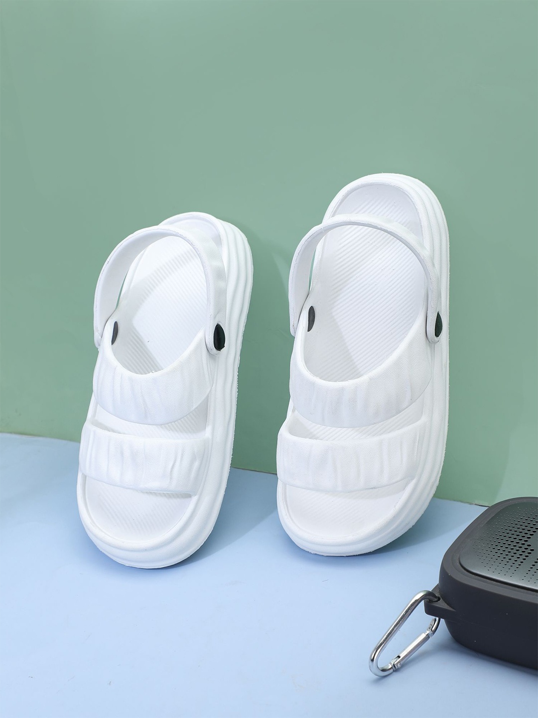 

Greentech Women Rubber Flip Flops, White