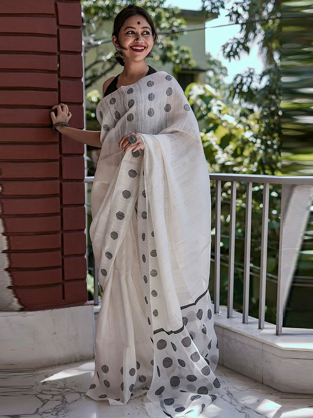 

KALINI Woven Design Banarasi Saree, White