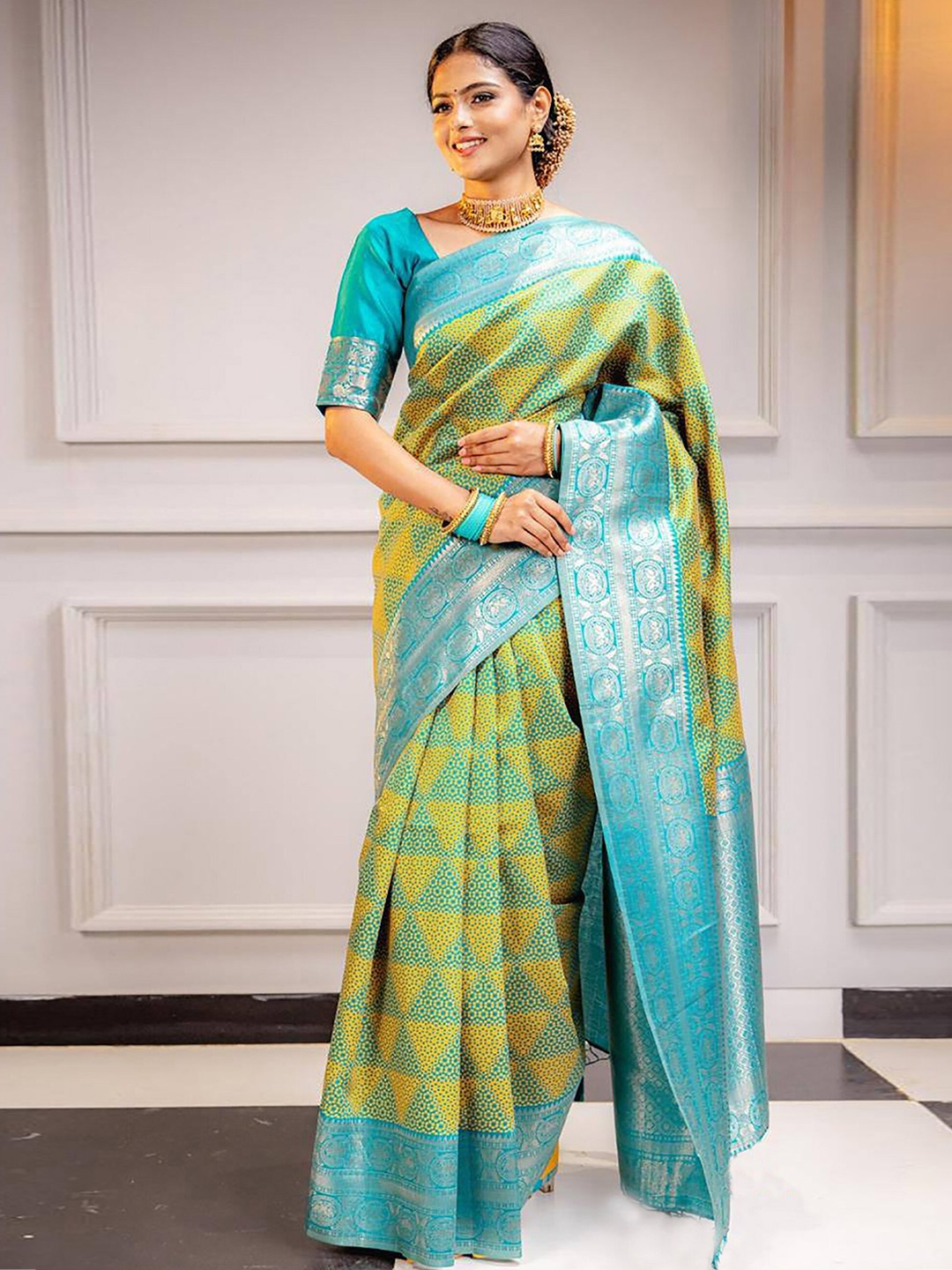 

KALINI Woven Design Zari Silk Blend Banarasi Saree With Blouse Piece, Green