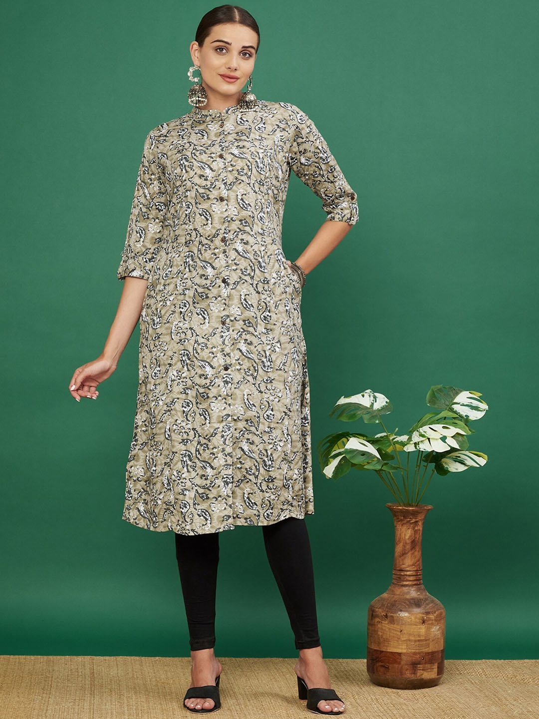 

Vbuyz Women Ethnic motifs Printed Mandarin collar A-line Kurti, Beige