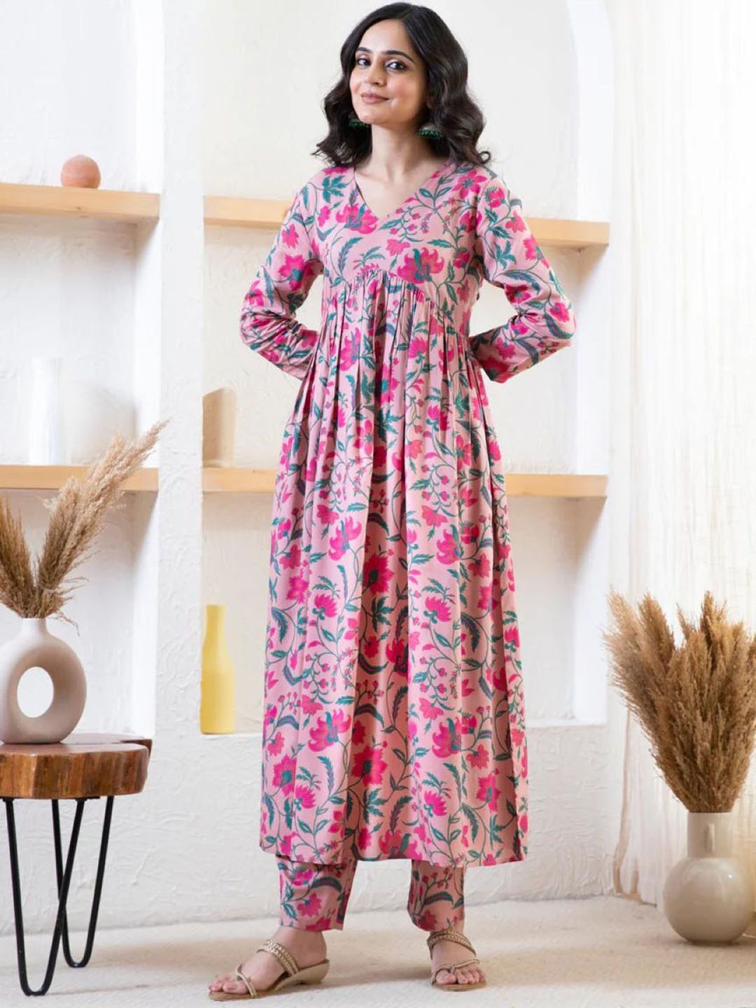 

Charnest Women Floral Printed Regular Kurta with Trousers, Pink