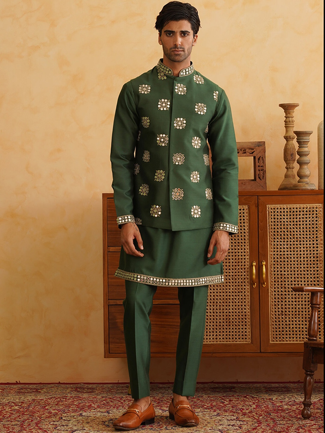 

Denis Parkar Men Embroidered Regular Mirror Work Kurta with Pyjamas, Green