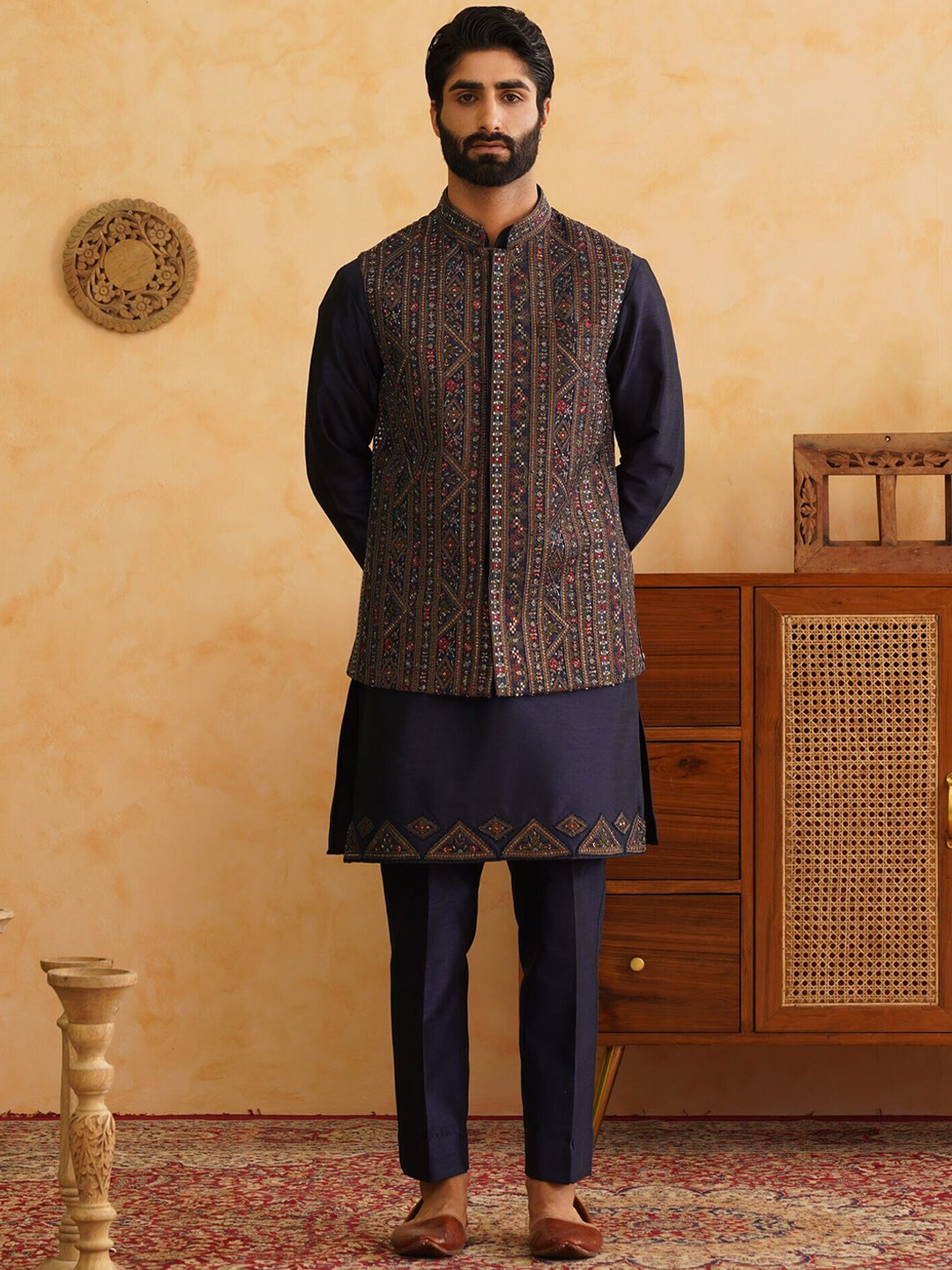 

Denis Parkar Men Regular Beads and Stones Kurta with Trousers, Navy blue
