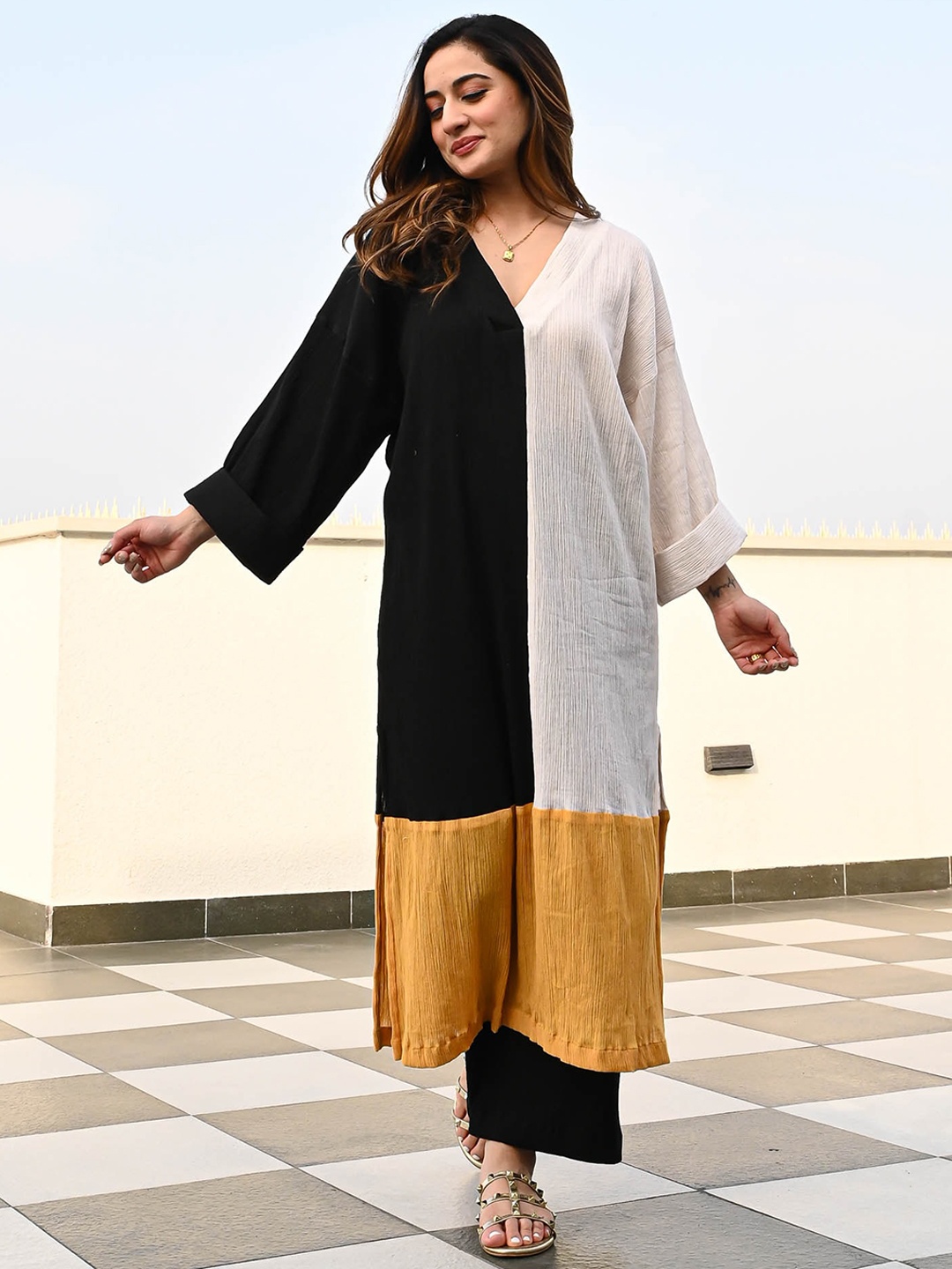 

Bunaai Colour-Blocked Tunic With Trousers Co-ord Set, Black