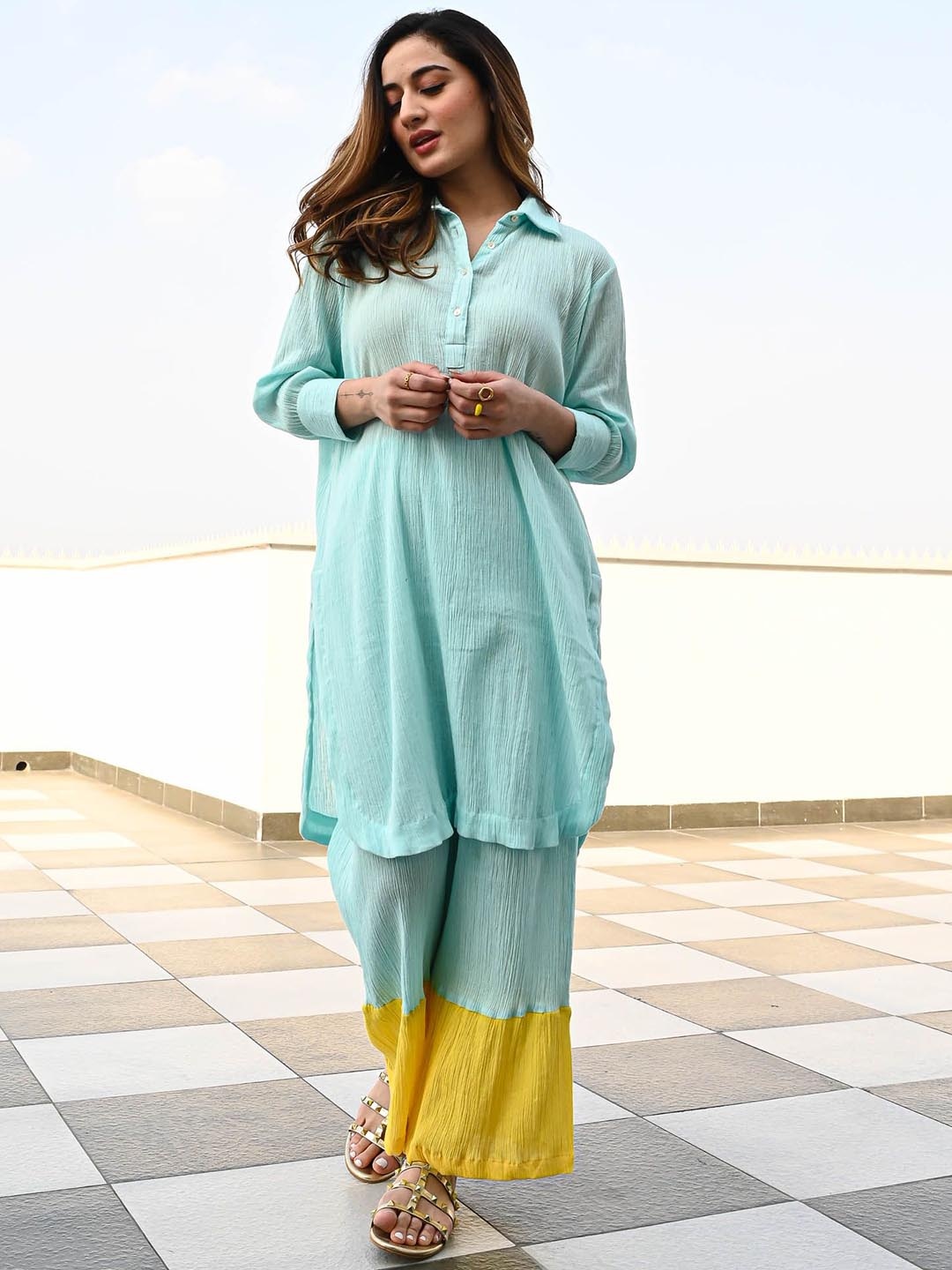 

Bunaai Crushed Top & Colorblocked Palazzos Co-Ord Set, Blue