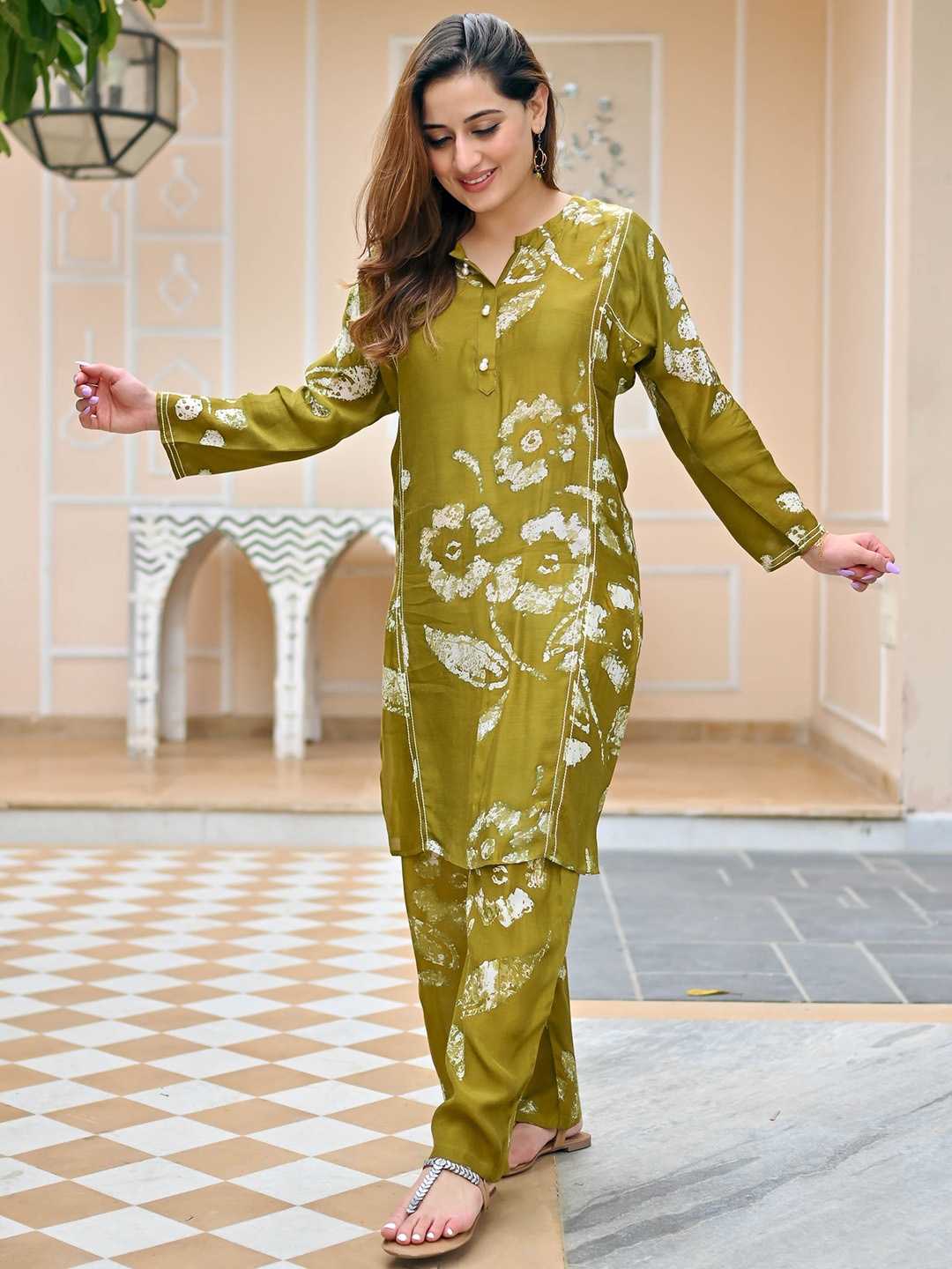 

Bunaai Dyed Top & Trousers Co-Ords Set, Olive