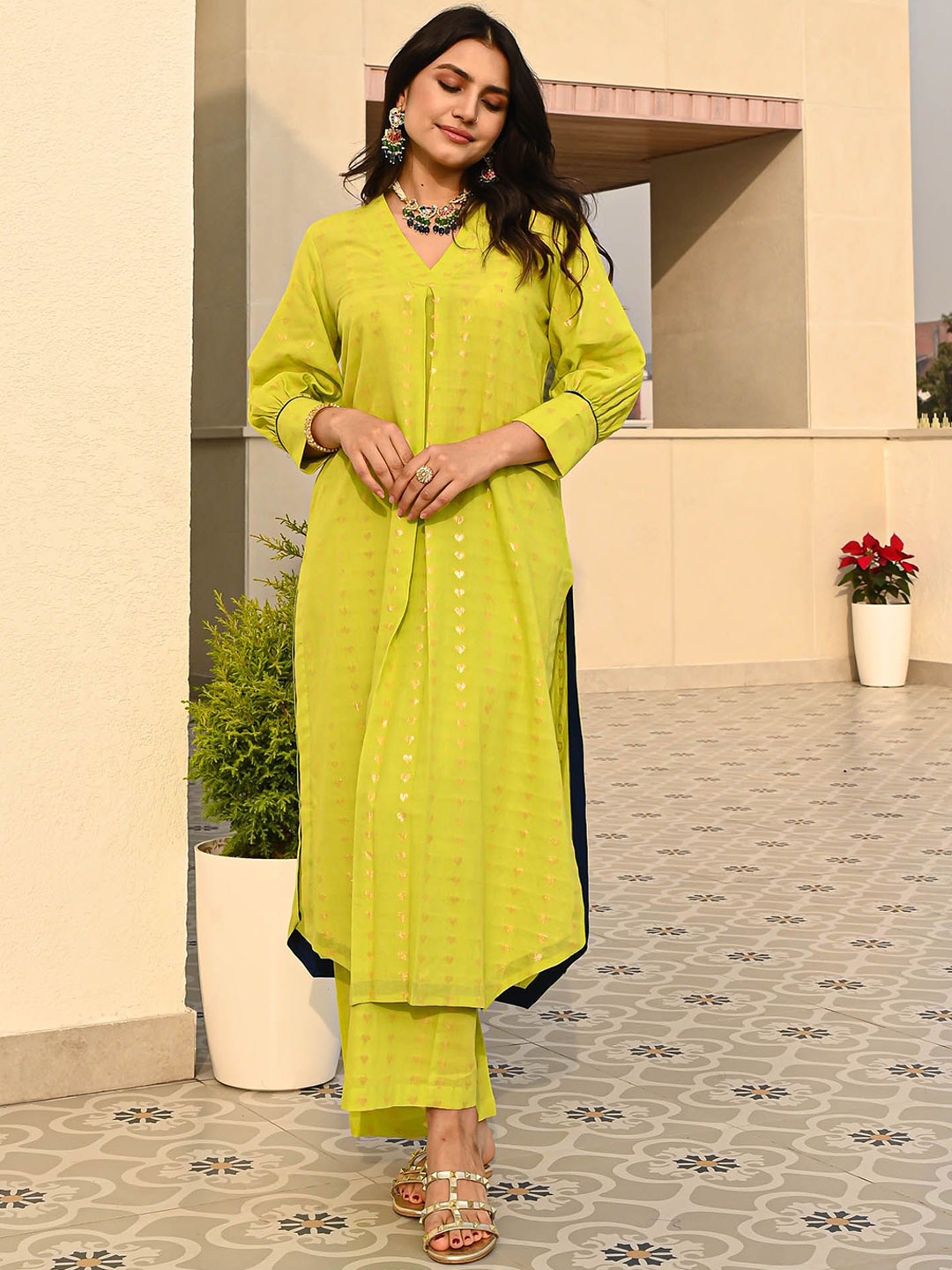 

Bunaai Self-Design V-Neck Tunic & Trousers Co-Ords, Green