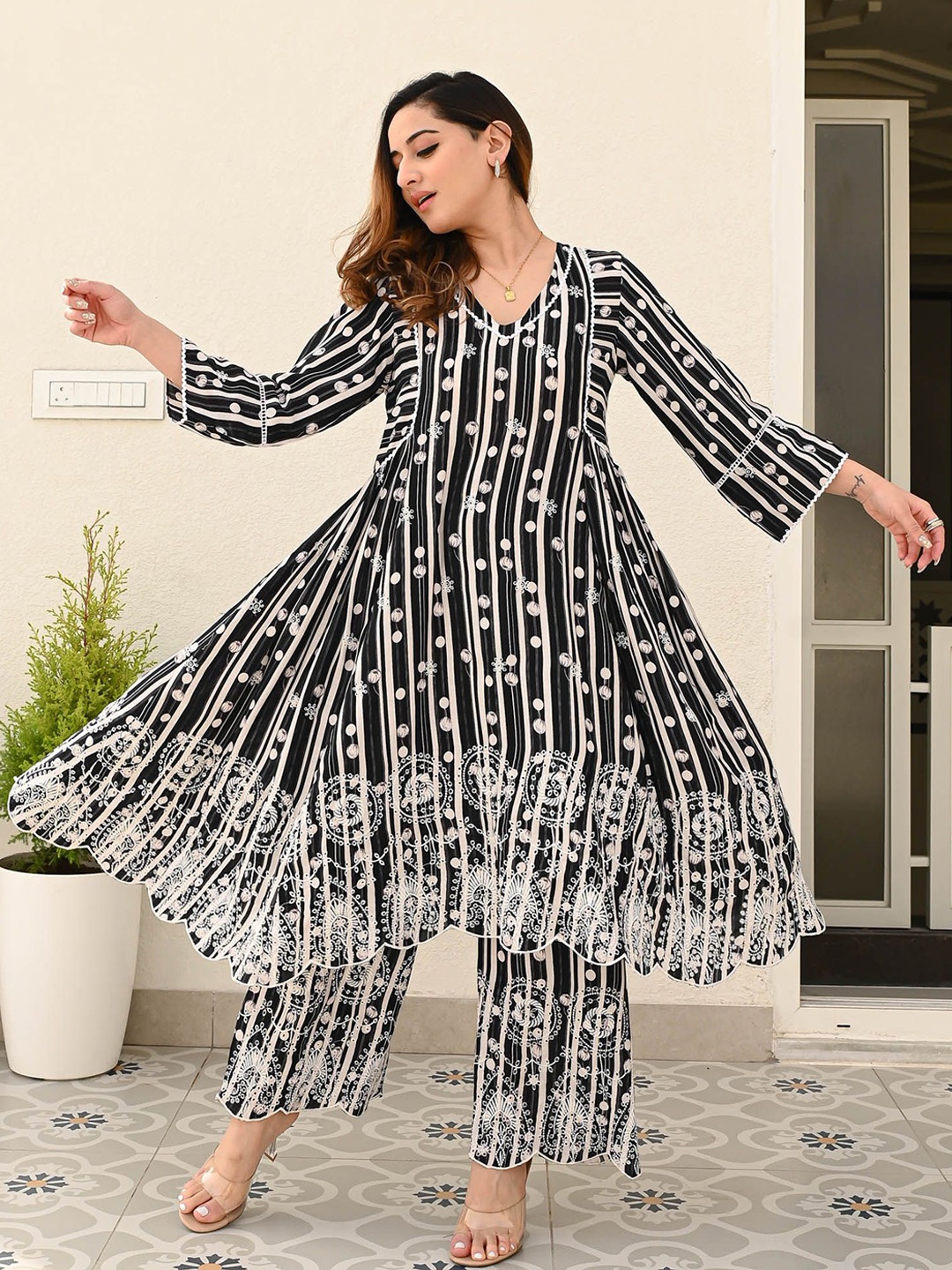 

Bunaai Embroidered Tunic With Trousers Co-Ords, Black