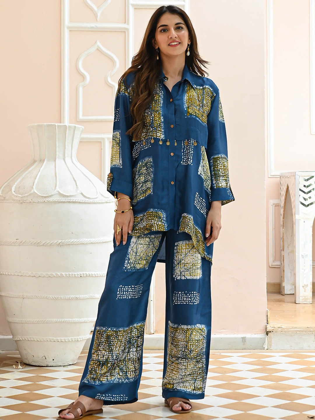 

Bunaai Advika Clamp Printed Collar Shirt Collar Neck Tunic & Trousers Co-Ords, Blue