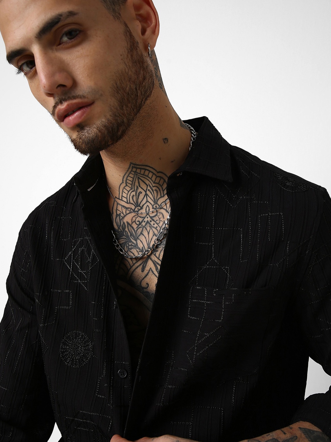 

VASTRADO Men Classic Slim Fit Opaque Casual Shirt, Black