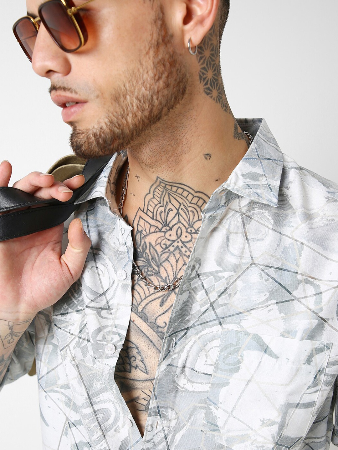 

VASTRADO Men Abstract Printed ClassicSlim Fit Opaque Casual Shirt, White