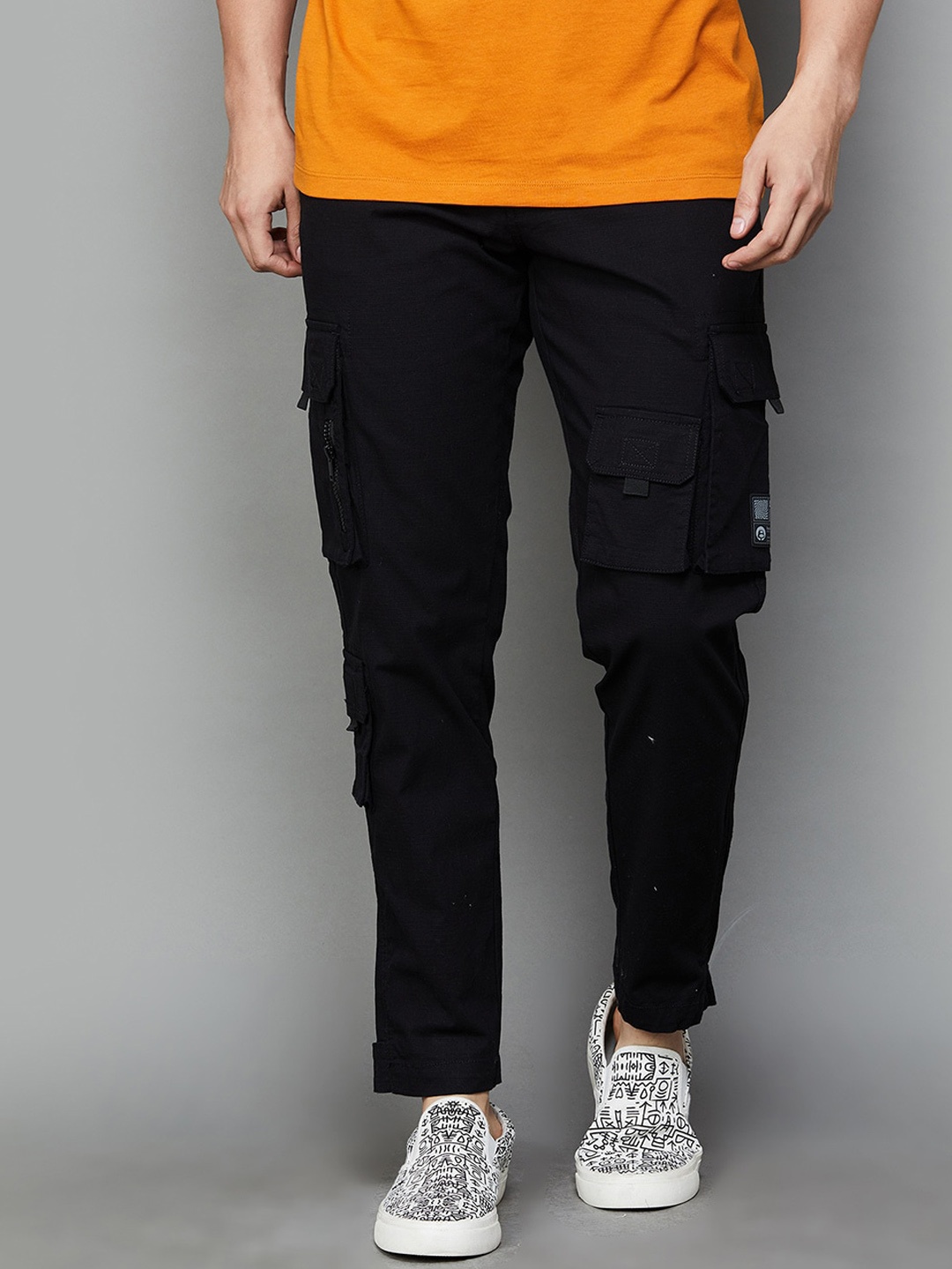 

Bossini Men Regular Fit Cargos Trousers, Black