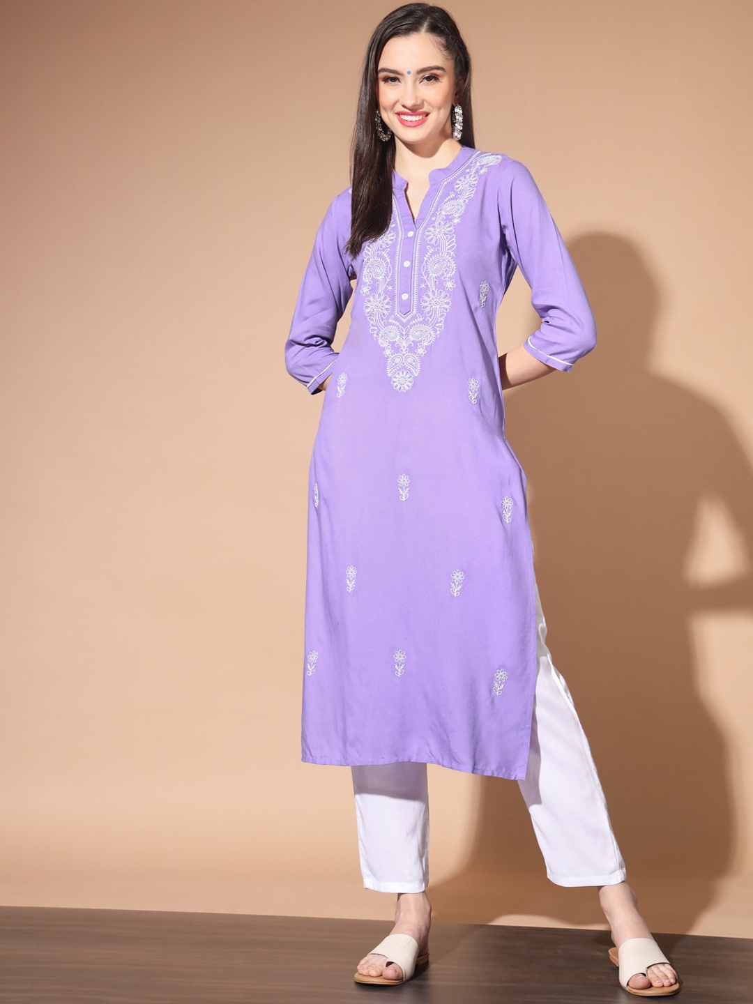 

ANGITA Women Embroidered Floral Kurta, Lavender