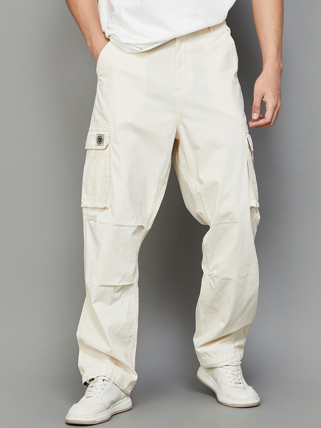 

SmileyWorld Men Cargos Trousers, Beige