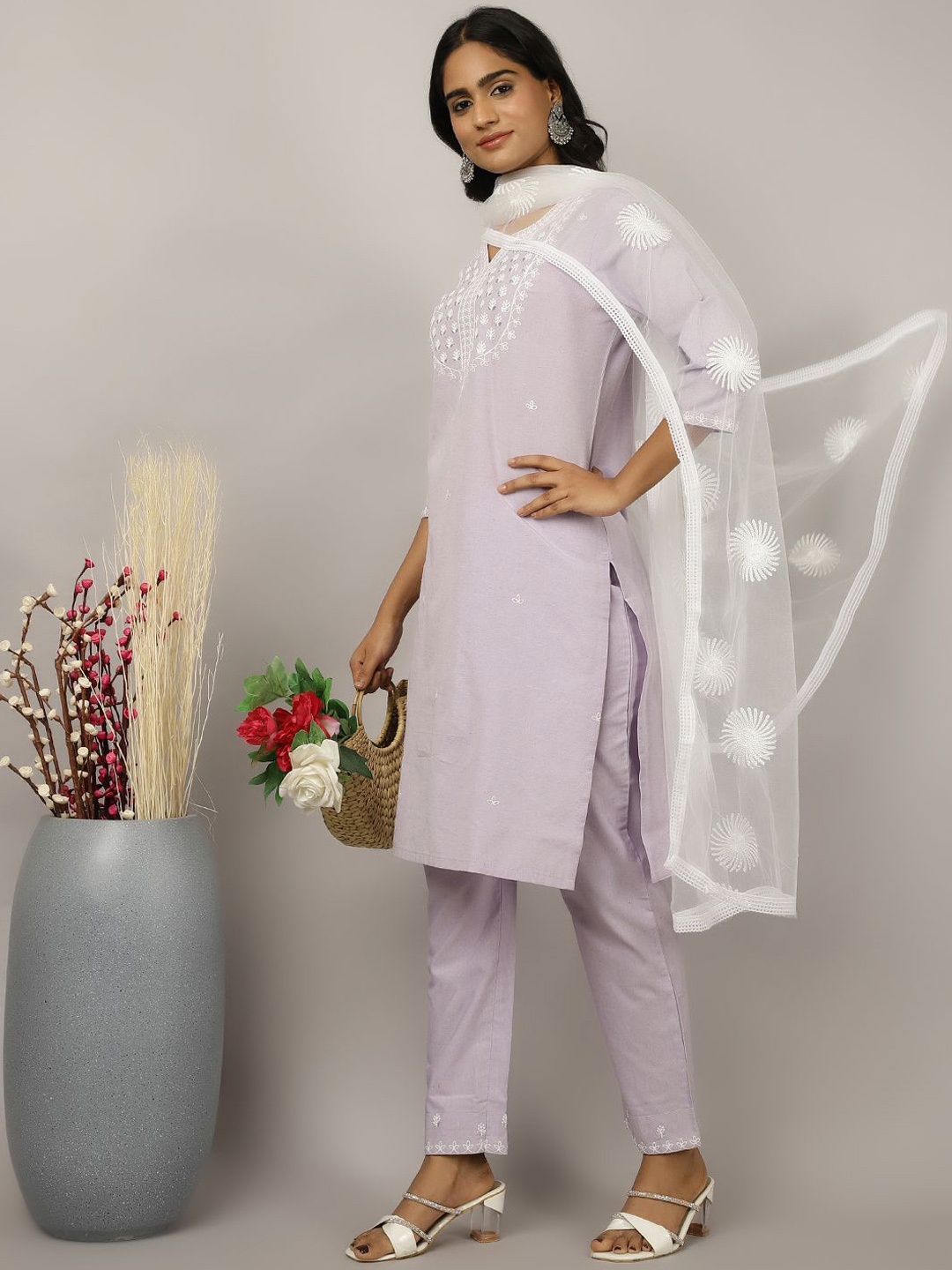 

Jaipur Kurti Women Floral Embroidered Thread Work Pure Cotton Kurta Trousers With Dupatta, Lavender