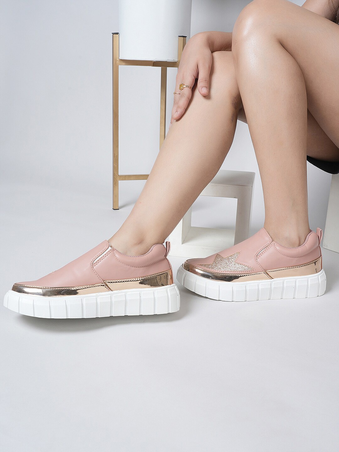 

The Roadster Lifestyle Co Women Running Sports Shoes, Pink