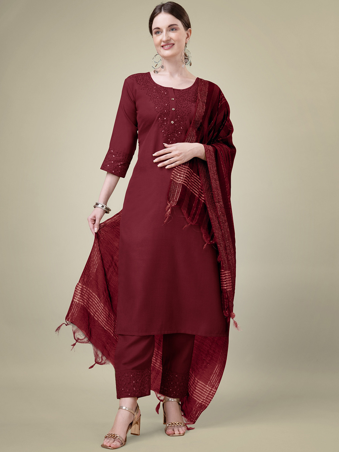 

devkison Women Floral Embroidered Regular Thread Work Kurta Churidar With Dupatta, Maroon
