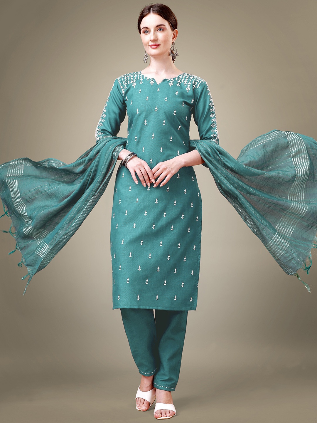 

devkison Women Paisley Embroidered Regular Thread Work Kurta Churidar With Dupatta, Sea green