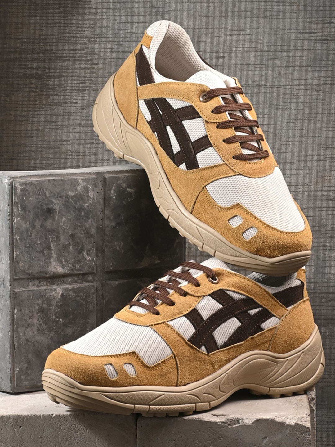 

WIXOM Men Colourblocked Sneakers, White