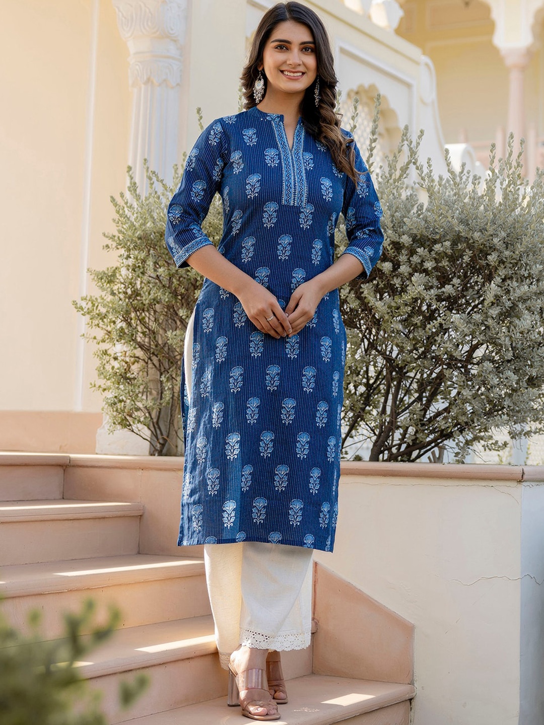 

Nayo Floral Printed Mandarin Collar Cotton Straight Kurta, Navy blue