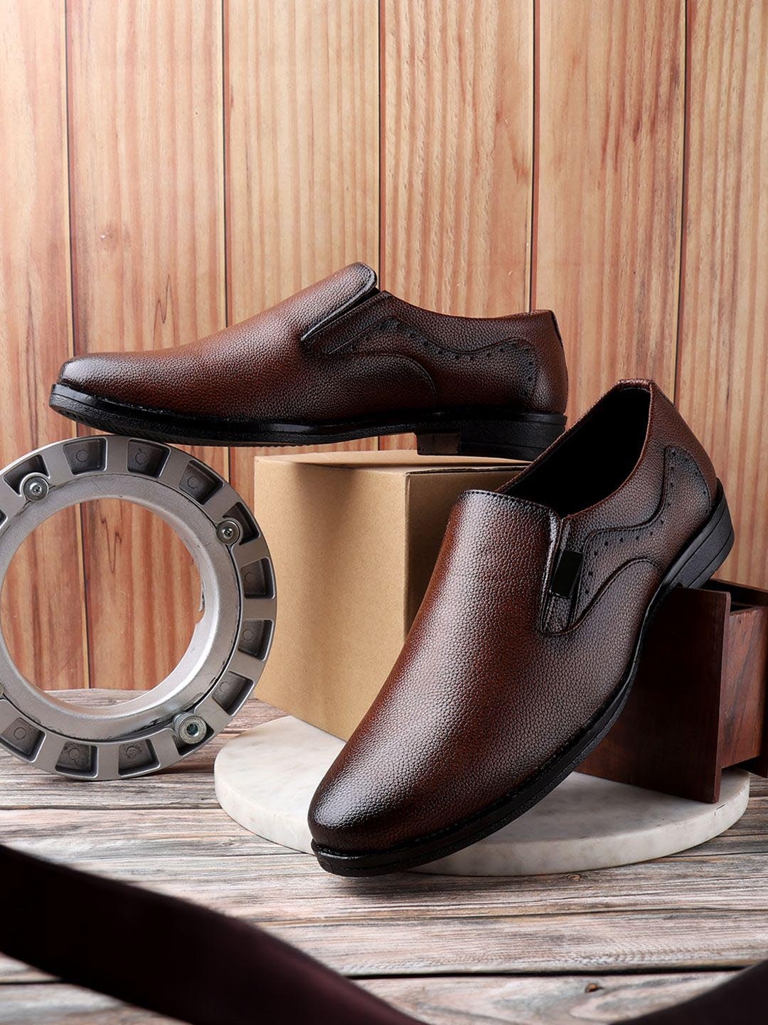 

WIXOM Men Formal Slip-Ons Textured Shoes, Brown