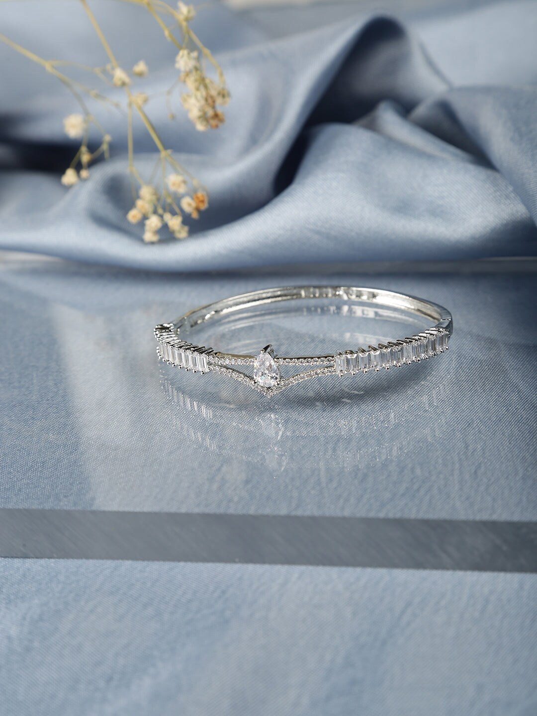 

Niska Women Cubic Zirconia Bangle-Style Bracelet, Silver