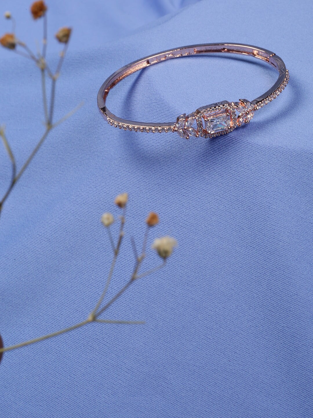 

Niska Women Cubic Zirconia Bangle-Style Bracelet, Gold