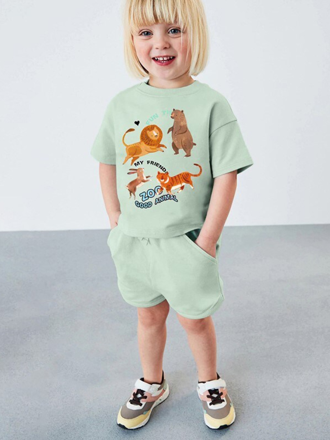 

StyleCast x Revolte Girls Printed T-shirt with Shorts, Green