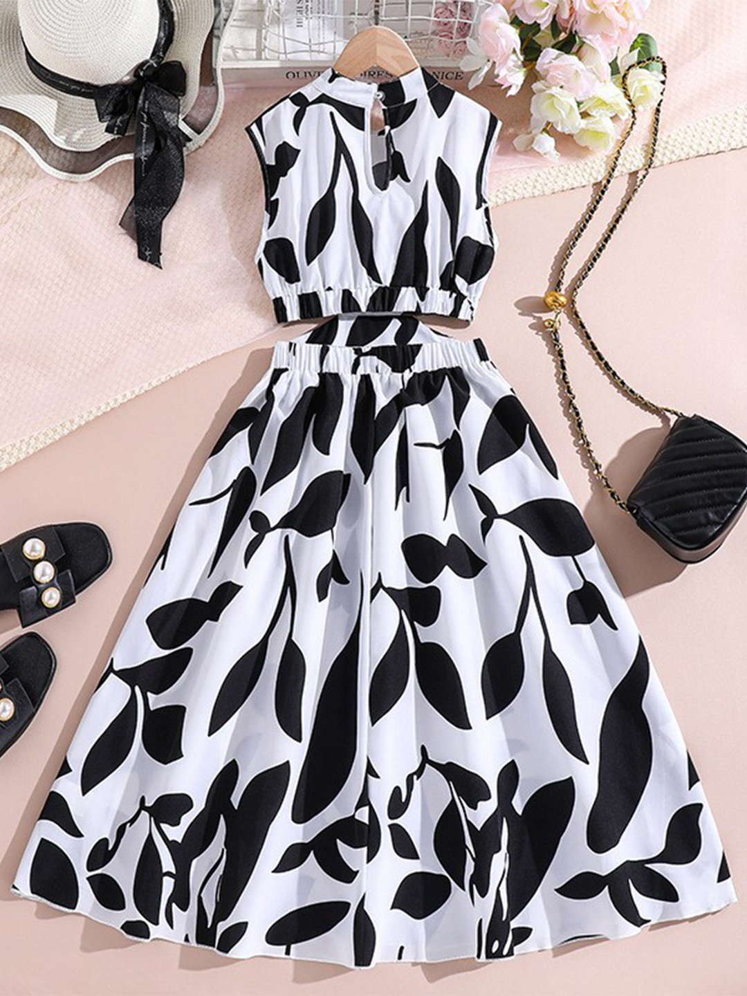 

StyleCast x Revolte Girls Abstract Print Maxi Dress, Black