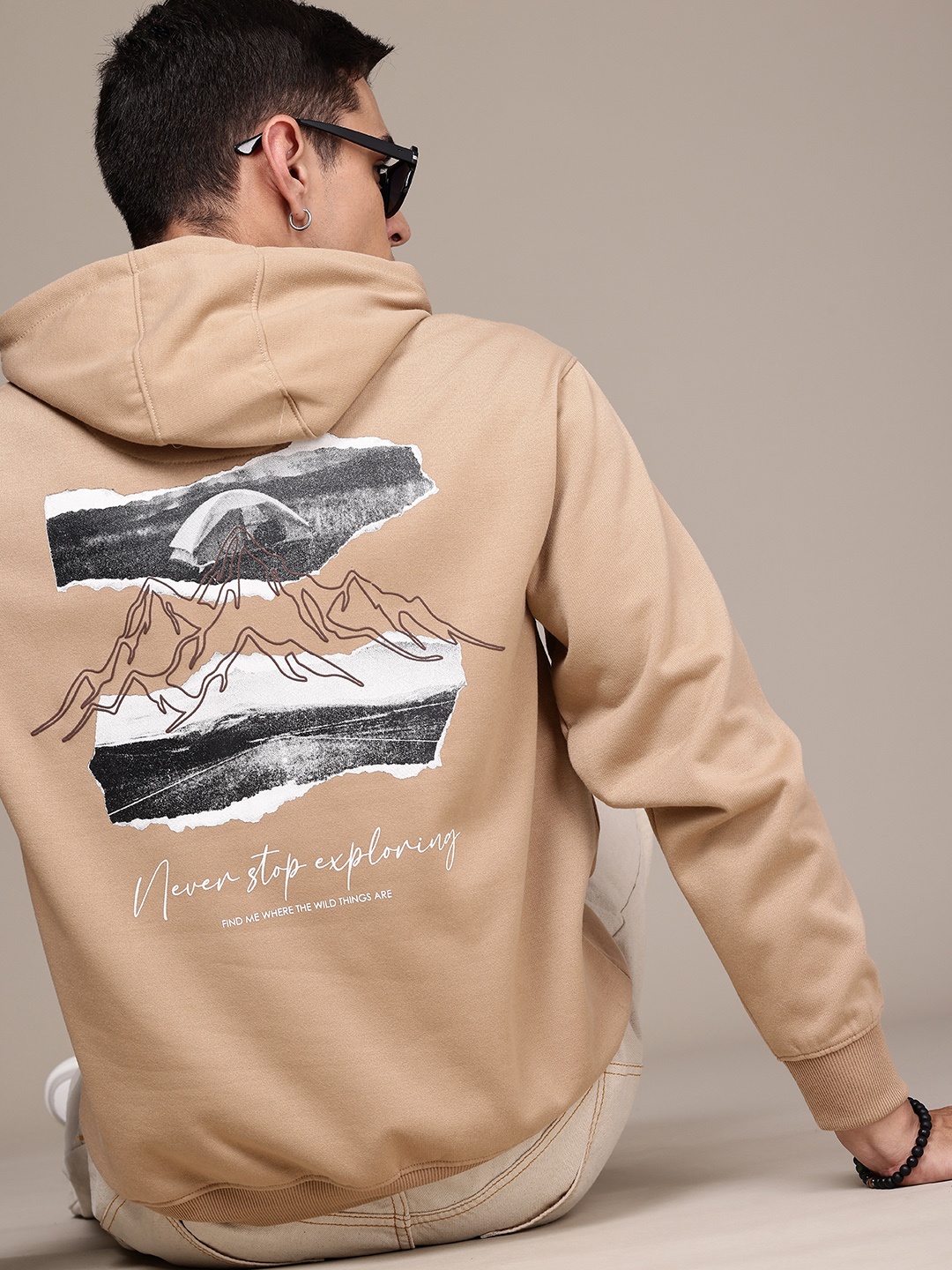 

The Roadster Life Co. Relaxed Fit Graphic Printed Hooded Sweatshirt, Brown