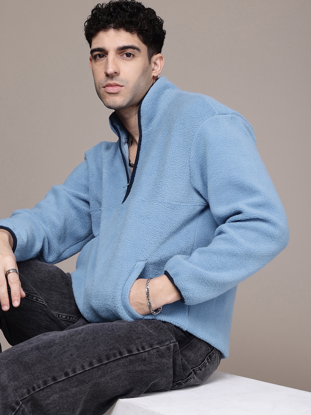 

The Roadster Life Co. Long Sleeves Fuzzy Sweatshirt, Blue