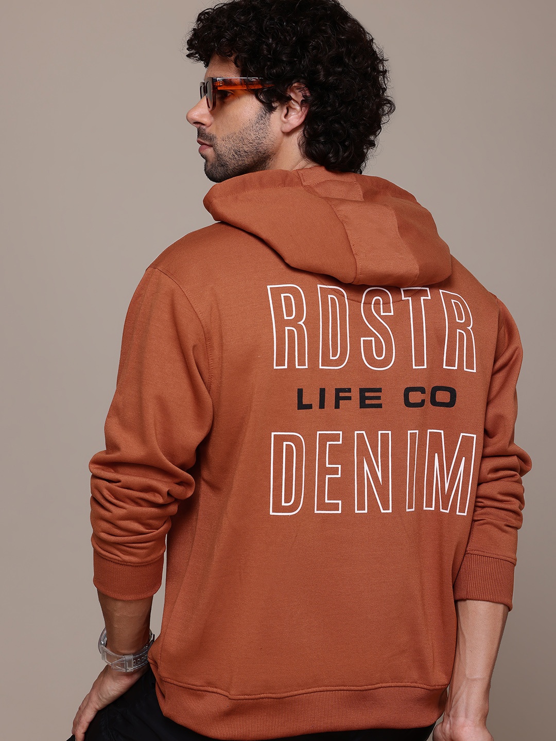 

The Roadster Lifestyle Co. Relaxed Fit Printed Hooded Sweatshirt, Rust