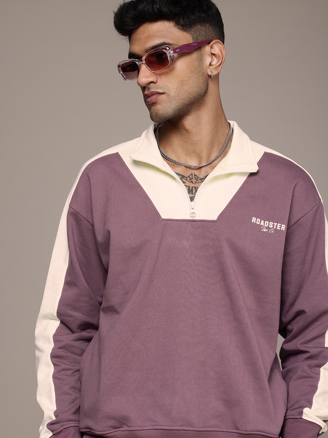 

The Roadster Life Co. Relaxed Fit Colourblocked Pullover Sweatshirt, Lavender