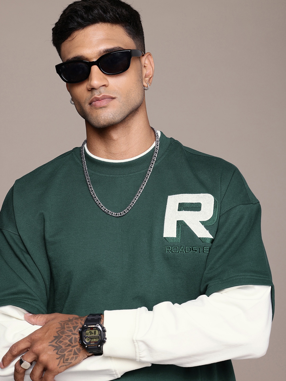 

The Roadster Life Co. Oversized Fit Colourblocked Applique Detailing Pullover Sweatshirt, Green