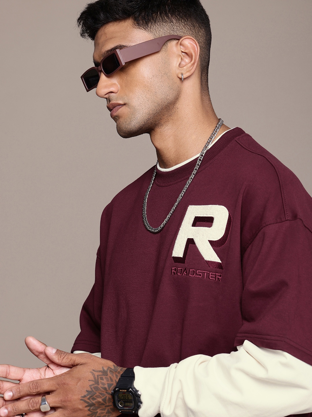 

The Roadster Life Co. Oversized Fit Colourblocked Applique Detailing Pullover Sweatshirt, Maroon