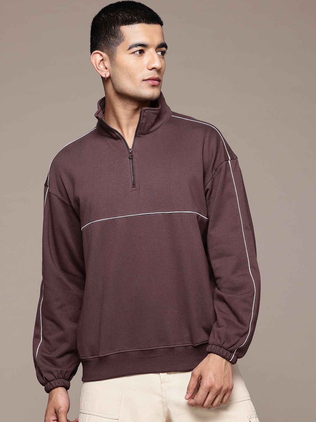 

The Roadster Lifestyle Co. Men Relaxed Fit Sweatshirt, Brown