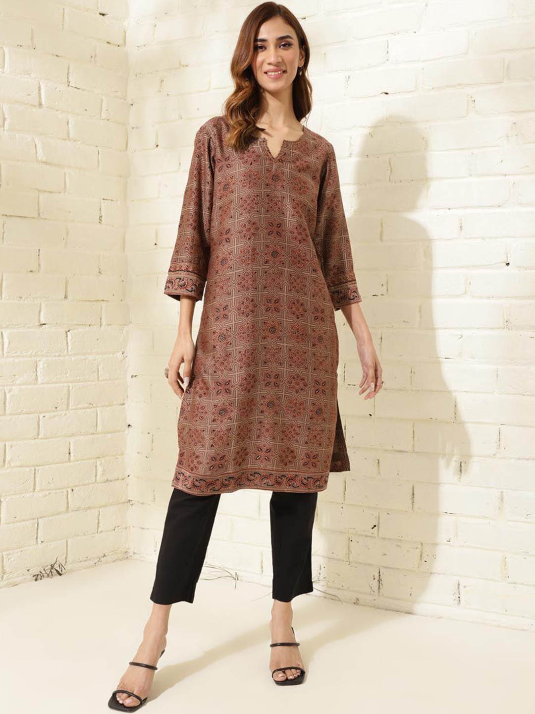 

Fabindia Women Floral Printed V Neck Long Sleeves Kurta, Maroon
