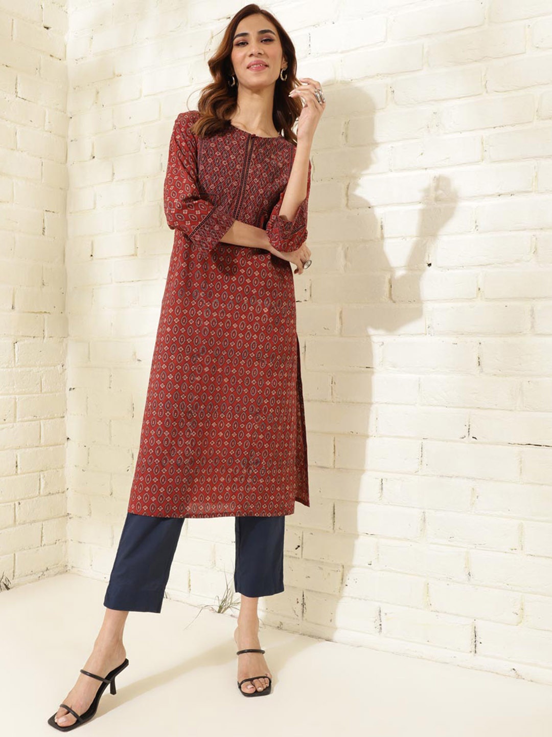 

Fabindia Women Ethnic Motifs Printed Long Kurta, Maroon