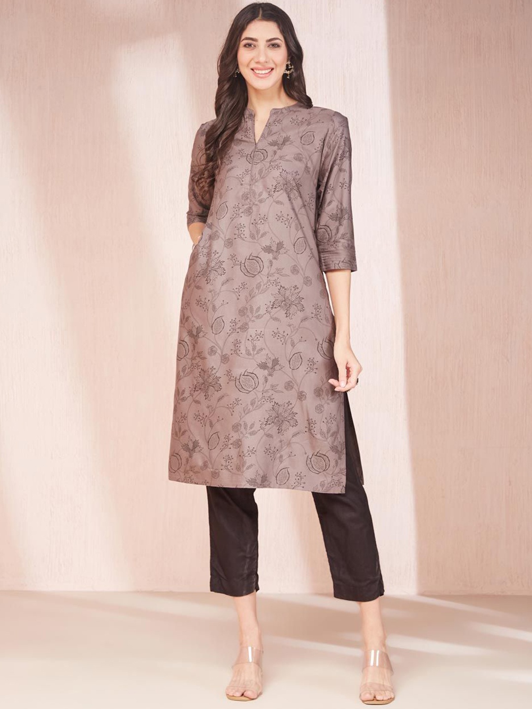 

Fabindia Women Keyhole Neck Cold-Shoulder Sleeves Kurta, Grey