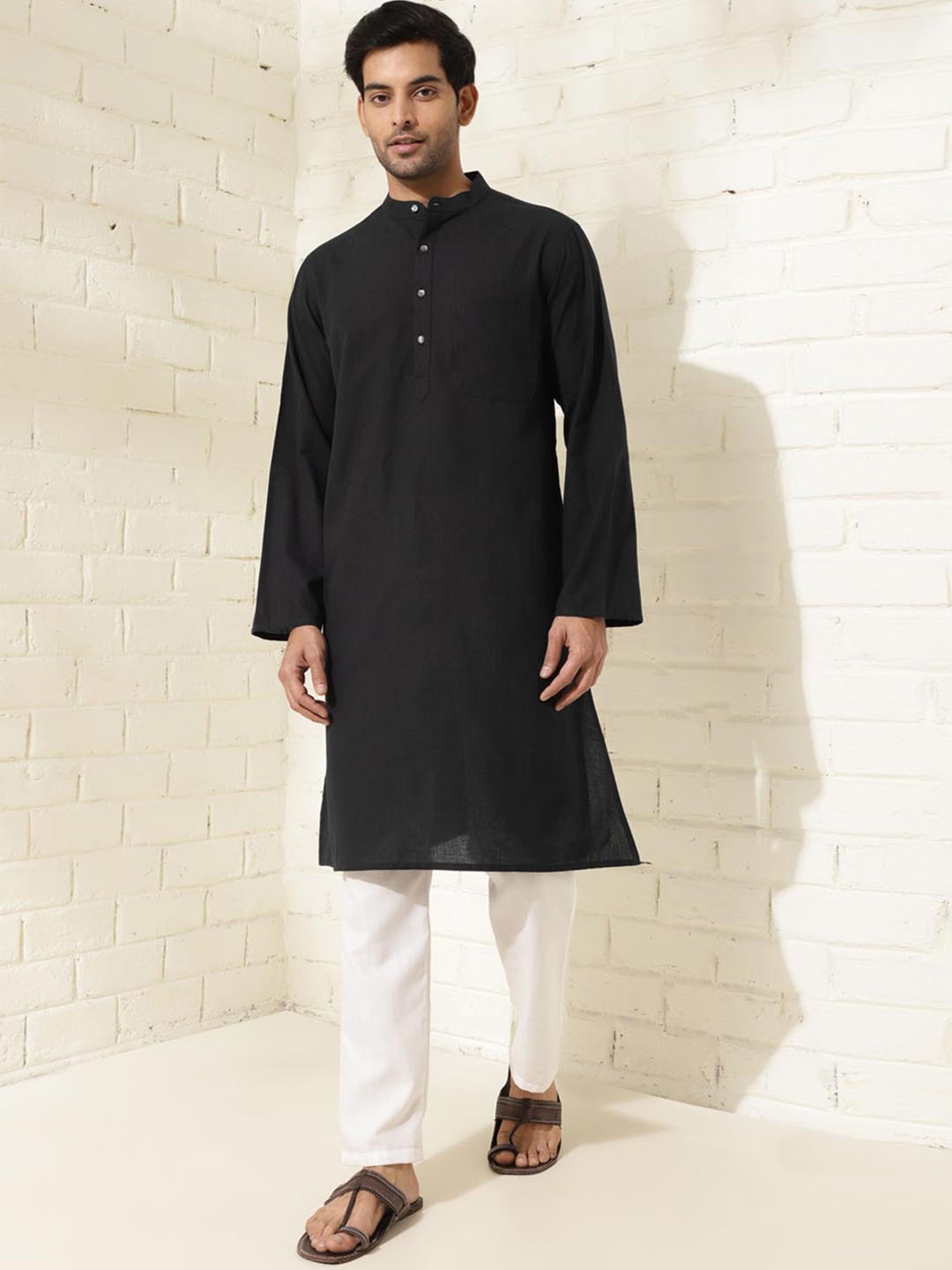 

Fabindia Men Solid Mandarin Collar Cotton Woven Kurta, Black