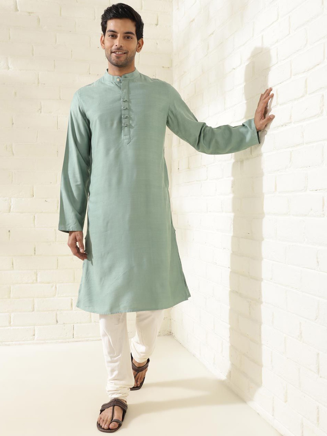 

Fabindia Men Thread Work Slim Fit Kurta, Green