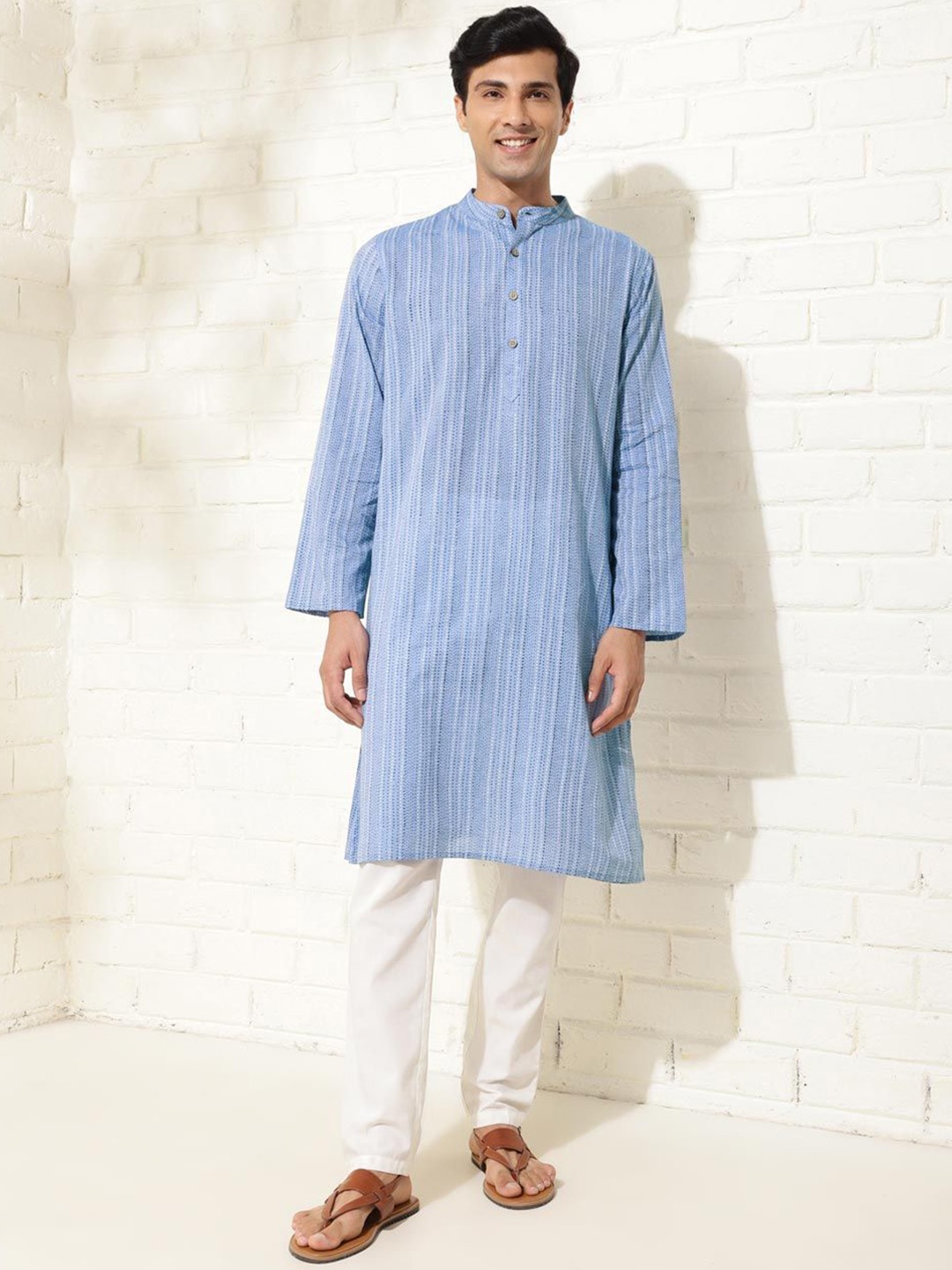 

Fabindia Men Striped Thread Work Kurta, Blue