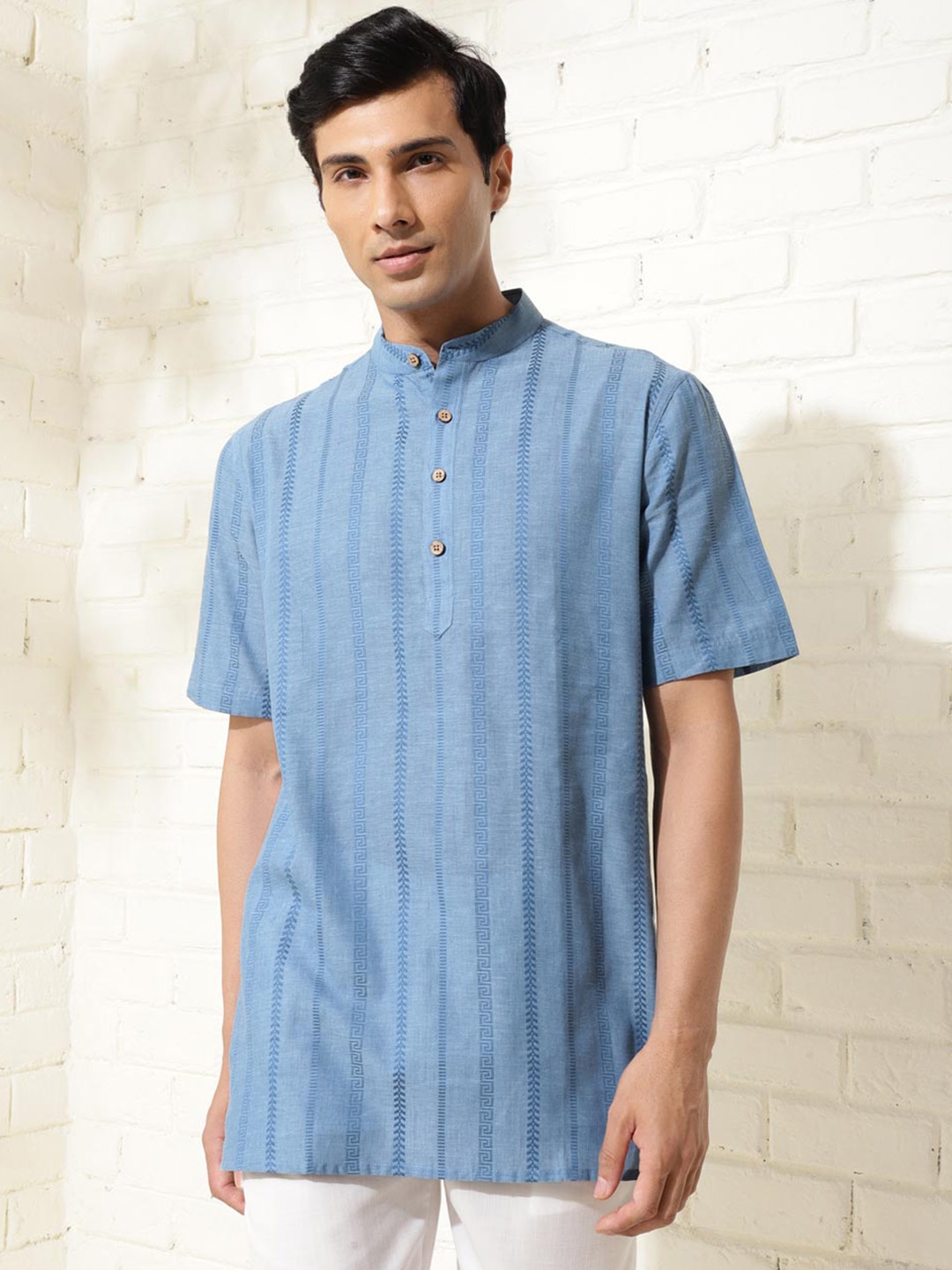 

Fabindia Men Striped Thread Work cotton Kurta, Blue