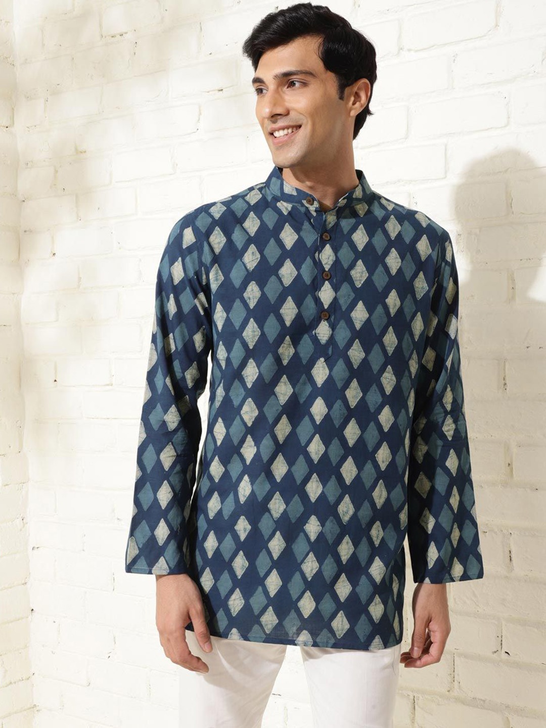 

Fabindia Men Cotton Dabu Printed Short Kurta, Blue