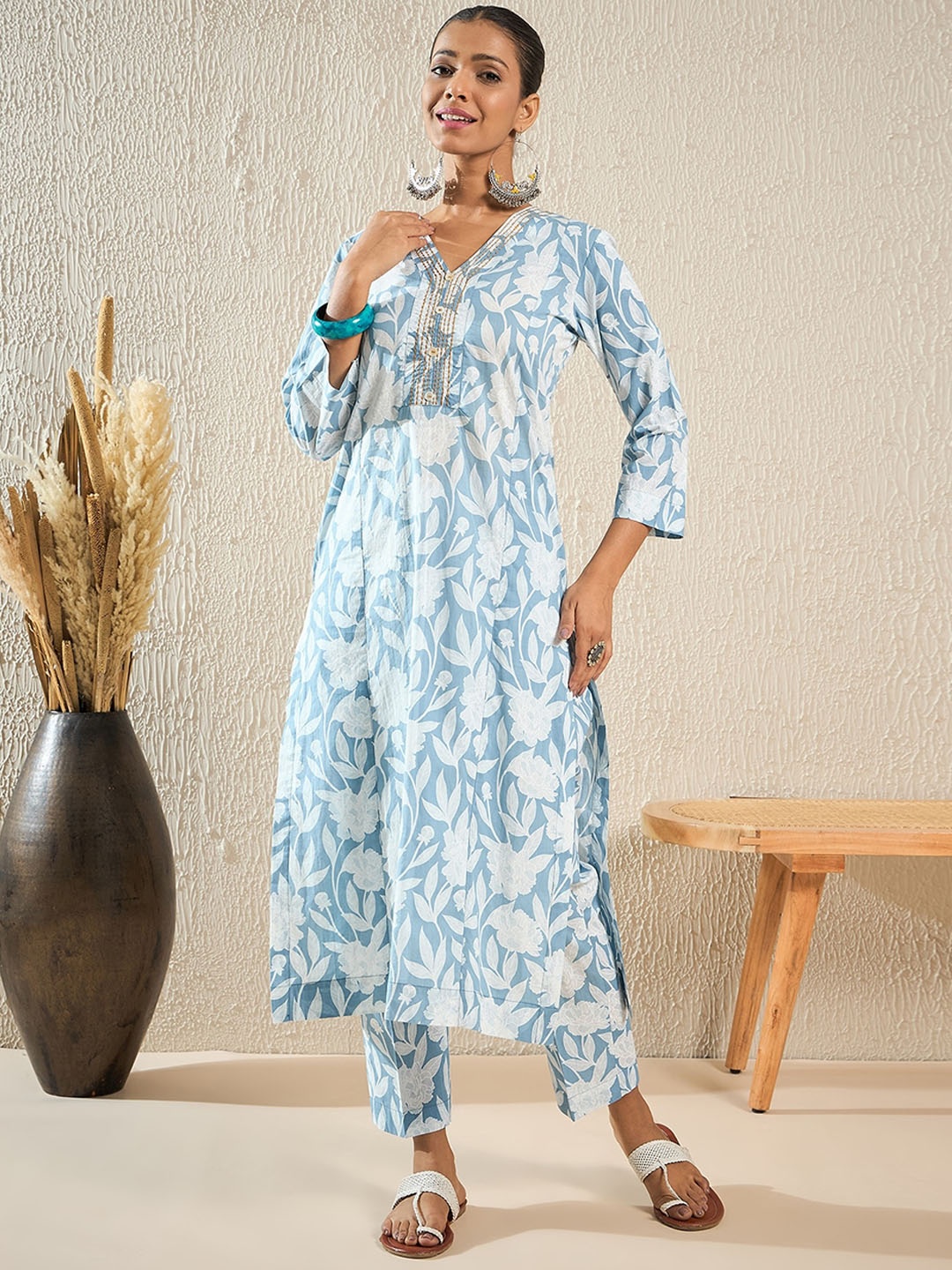 

STADO Women Floral Printed Regular Kurta with Trousers, Blue