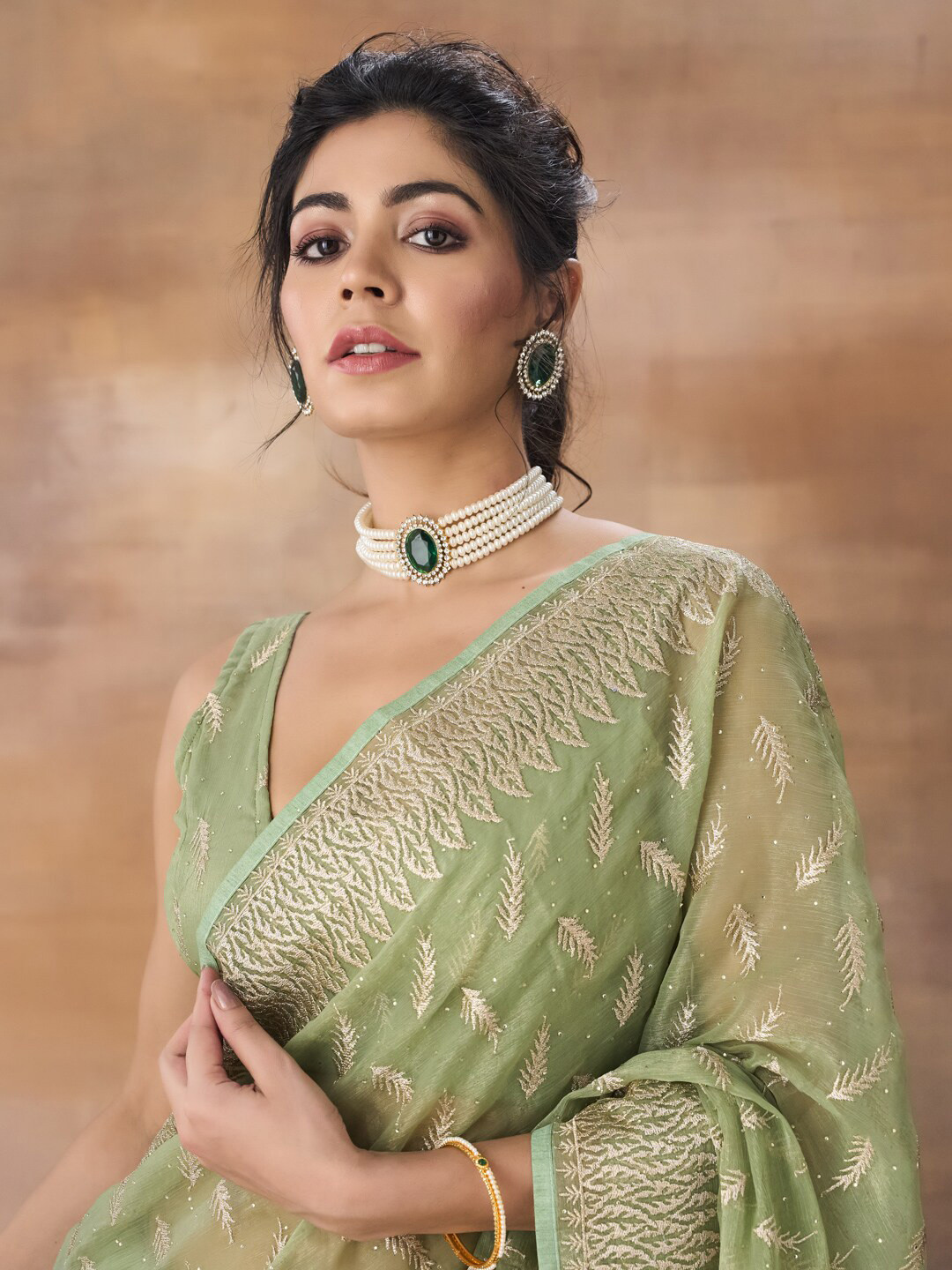 

kasee Floral Embroidered Art Silk Saree, Green