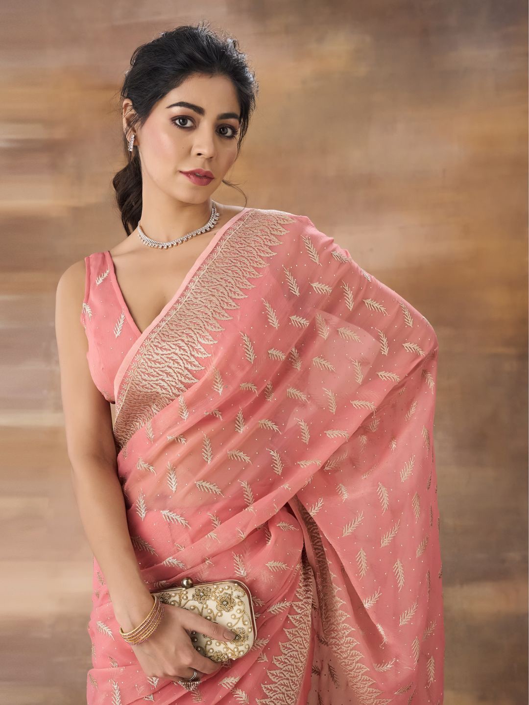 

kasee Floral Embroidered Saree With Blouse Piece, Pink