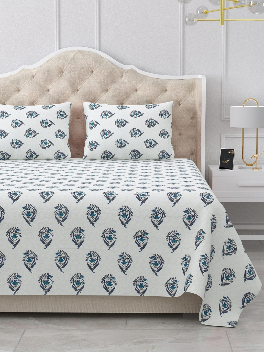 

BELLA CASA Blue & White Ethnic Motifs 180 TC King Bedsheet with 2 Pillow Covers